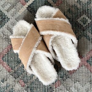 Jenni Kayne Shearling-Lined Crossover Sandals Size 39/9 in Natural NWOT